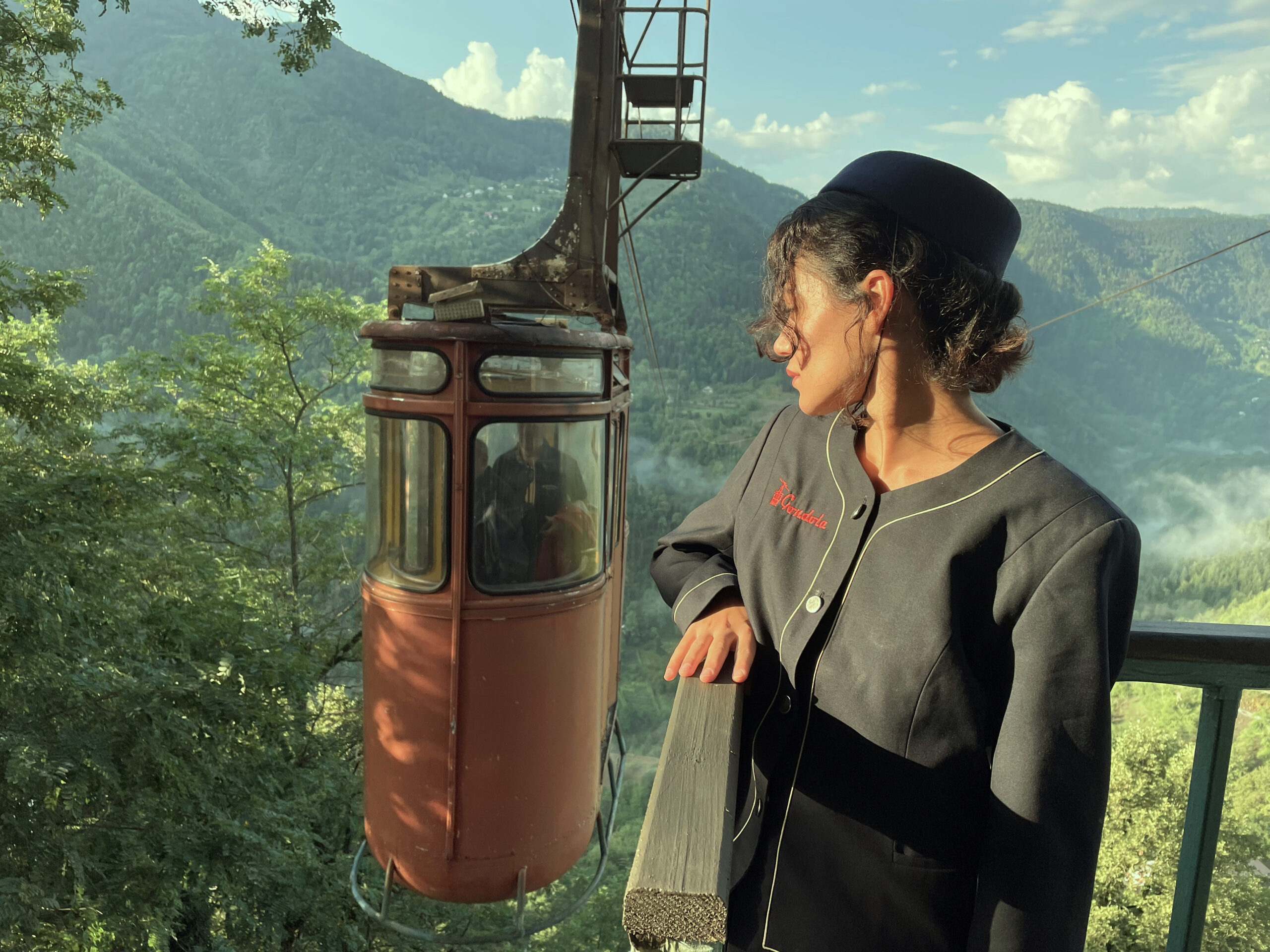 5. Gondola, Nini Soselia platform