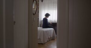 un movimiento extraño - still 4 BAJA - Francisco Lezama