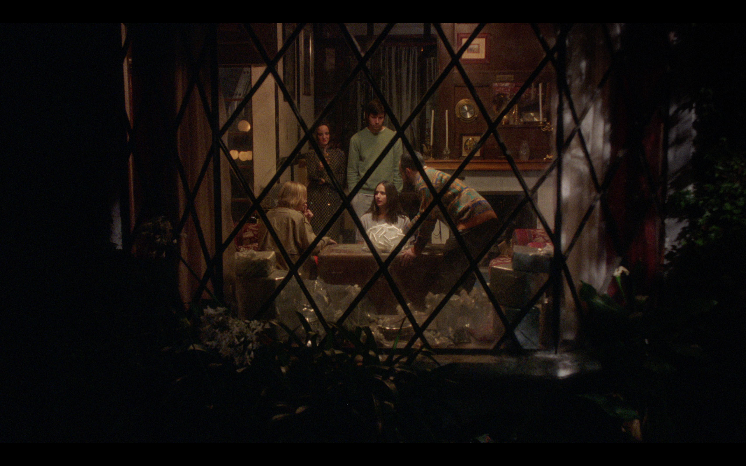 01_Añodecasados_still_baja - Abraham Arellano