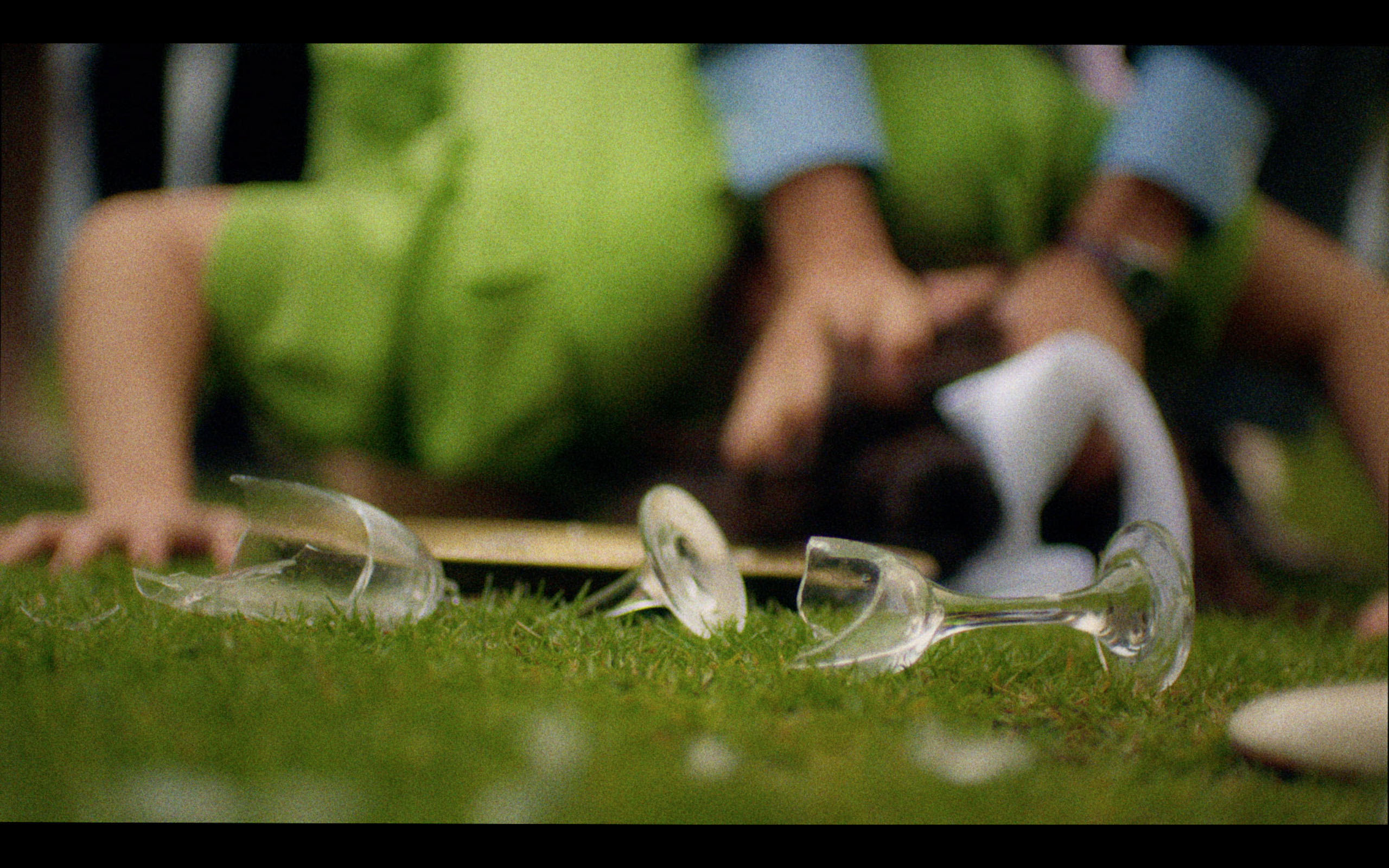08_Añodecasados_still_baja - Abraham Arellano